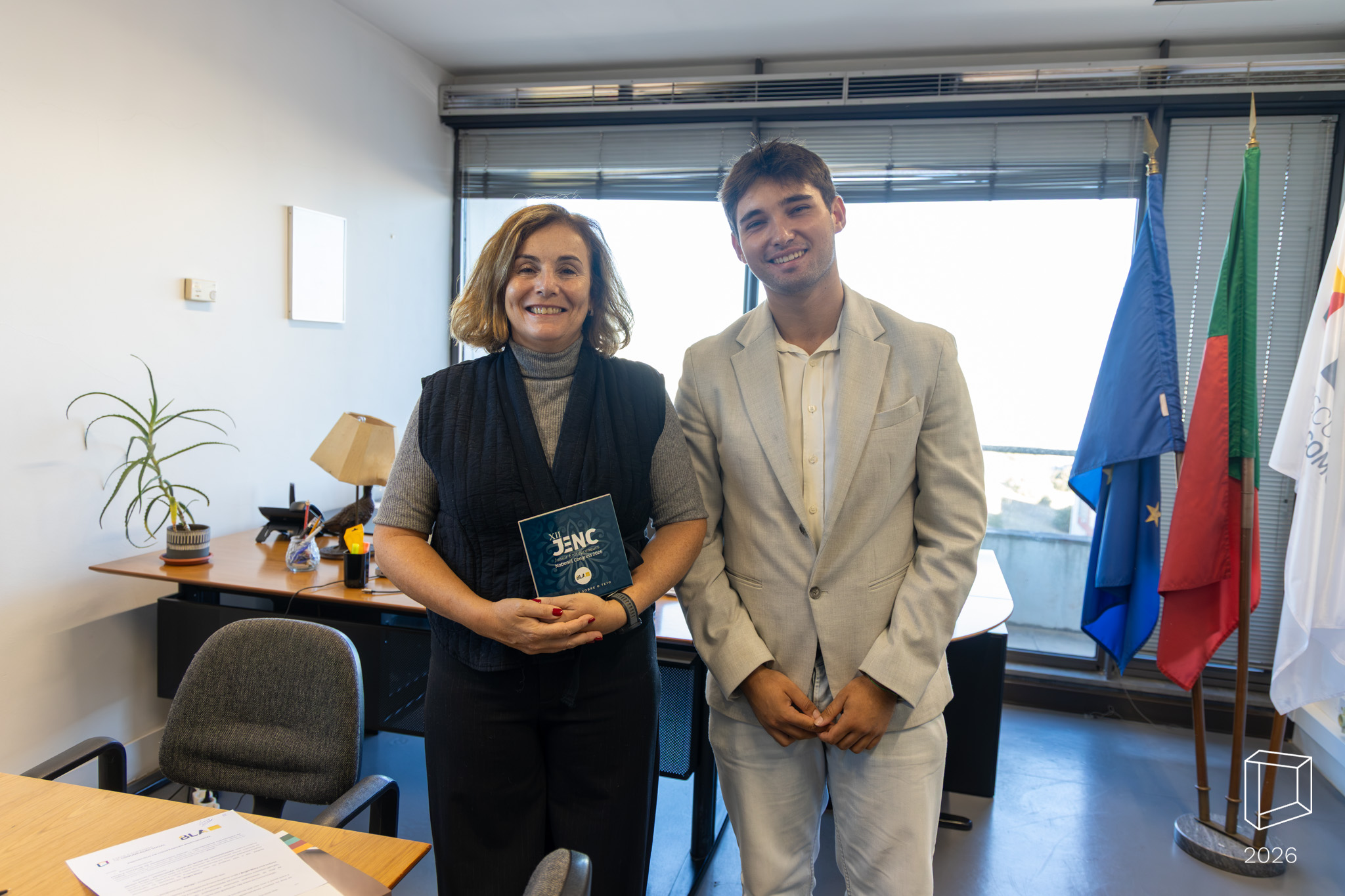 Assinatura do protocolo entre a Bright Lisbon Agency, representada pelo Presidente Gonçalo Conceição, e a ESCS, representada pela presidente Sandra Miranda.